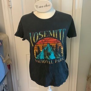Women’s Yosemite park t-shirt- worn once!